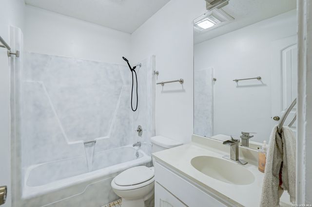 6422 Honey Hl, San Antonio, TX 78229