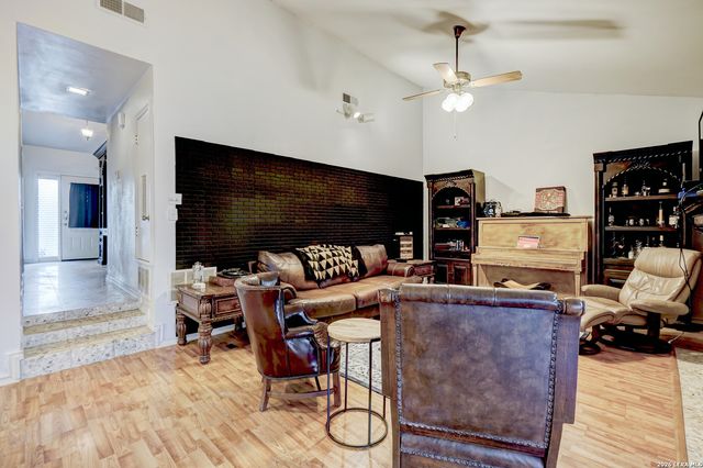 6422 Honey Hl, San Antonio, TX 78229