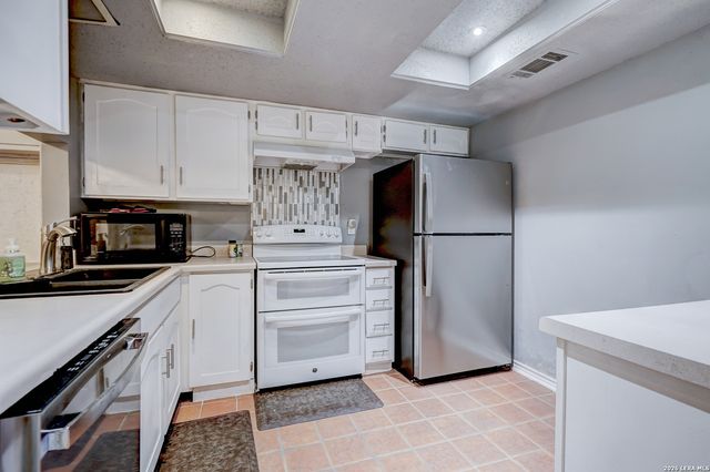 6422 Honey Hl, San Antonio, TX 78229