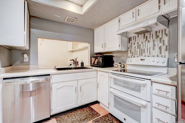 6422 Honey Hl, San Antonio, TX 78229