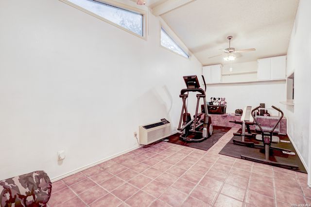 6422 Honey Hl, San Antonio, TX 78229