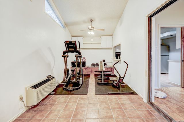 6422 Honey Hl, San Antonio, TX 78229