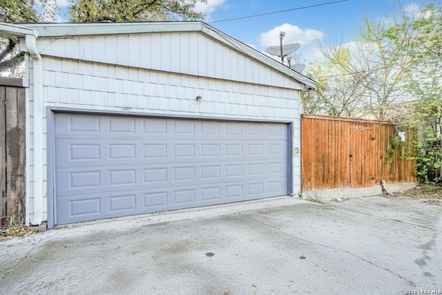 6422 Honey Hl, San Antonio, TX 78229