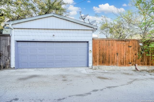 6422 Honey Hl, San Antonio, TX 78229