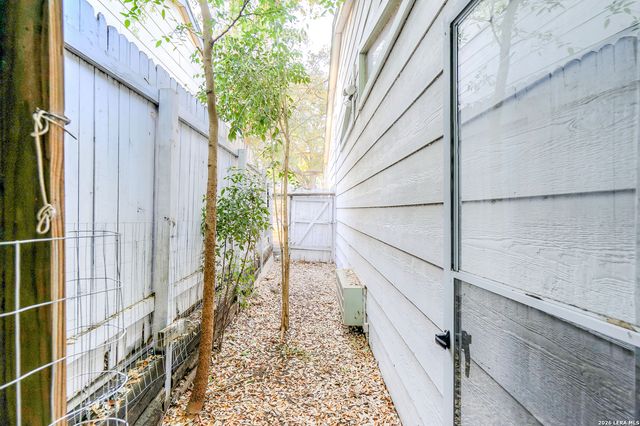 6422 Honey Hl, San Antonio, TX 78229