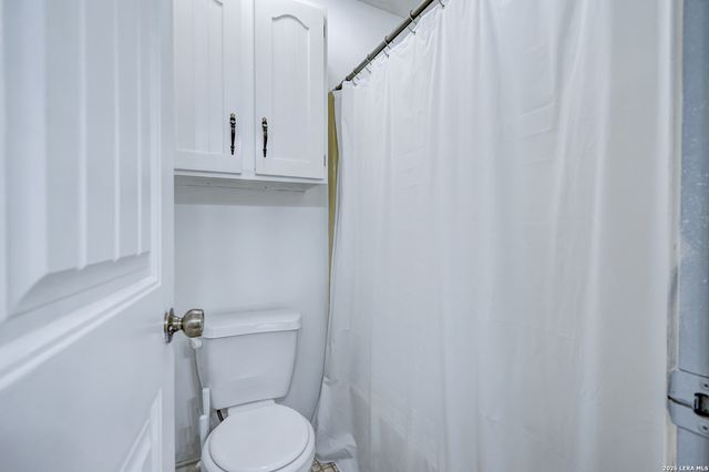 6422 Honey Hl, San Antonio, TX 78229