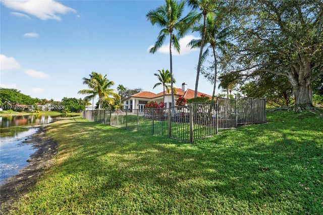 3520 Paddock Rd, Weston, FL 33331