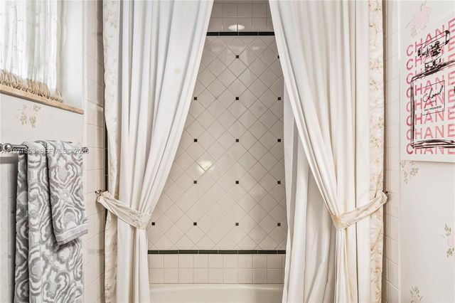 3520 Paddock Rd, Weston, FL 33331