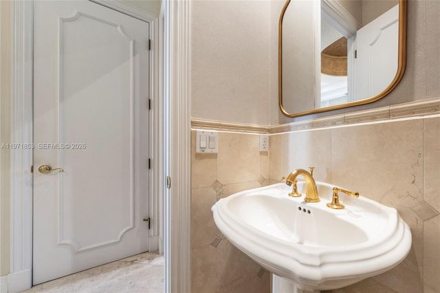 3520 Paddock Rd, Weston, FL 33331