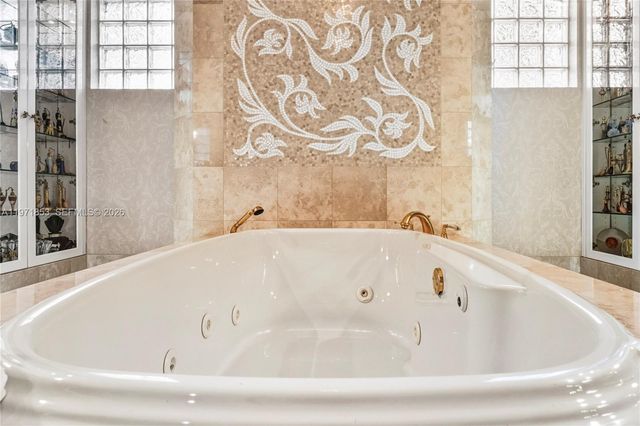 3520 Paddock Rd, Weston, FL 33331