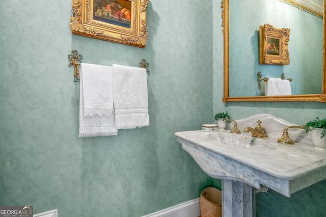 885 Glenwood Drive, Gainesville, GA 30501