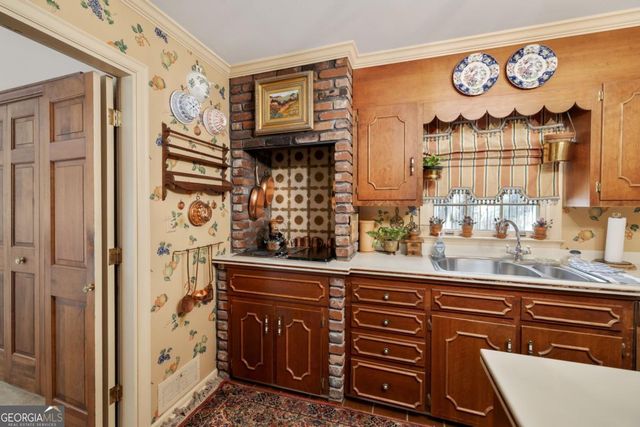 885 Glenwood Drive, Gainesville, GA 30501