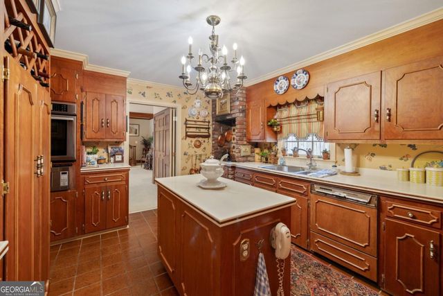 885 Glenwood Drive, Gainesville, GA 30501