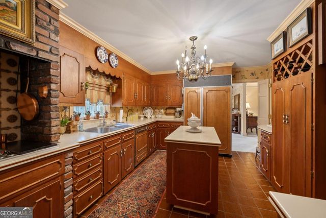 885 Glenwood Drive, Gainesville, GA 30501