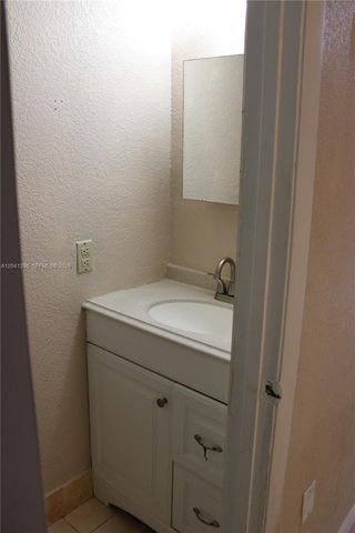 5446 W 26th Ave C-20, Hialeah, FL 33016