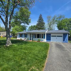 44 Leahy Rd, Brockton, MA 02302