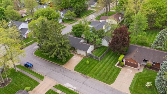 5932 Horseshoe Bend, Fort Wayne, IN 46825