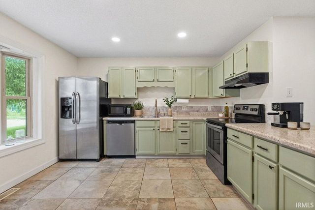 5932 Horseshoe Bend, Fort Wayne, IN 46825