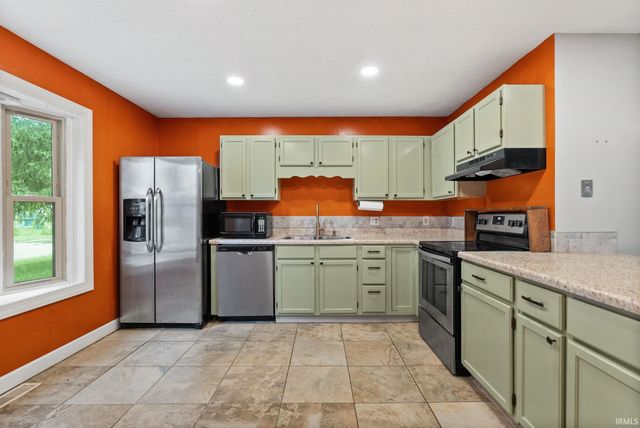 5932 Horseshoe Bend, Fort Wayne, IN 46825