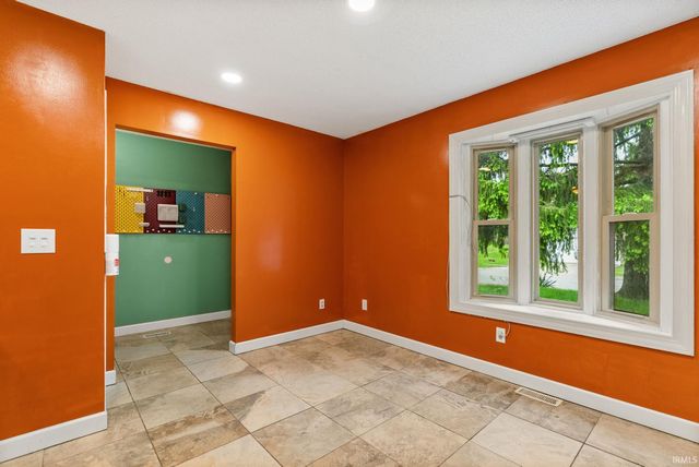 5932 Horseshoe Bend, Fort Wayne, IN 46825
