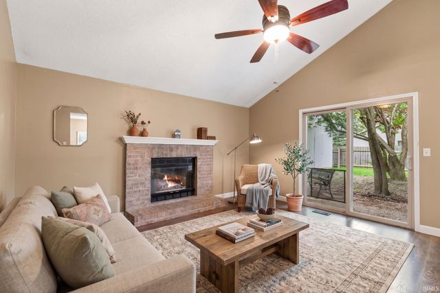 5932 Horseshoe Bend, Fort Wayne, IN 46825
