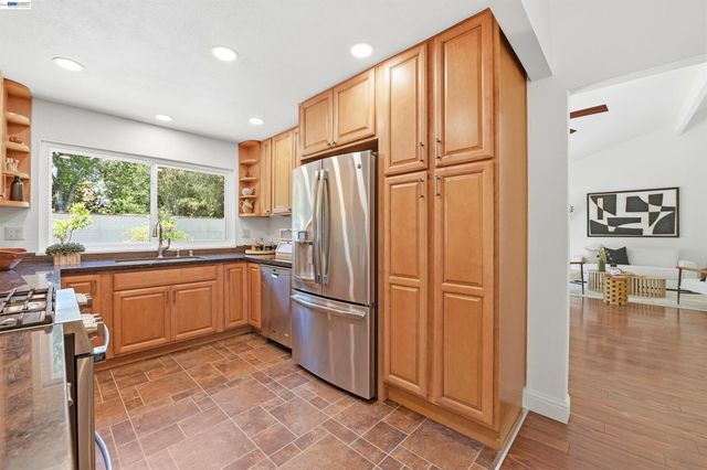 467 Lowell Pl, Fremont, CA 94536