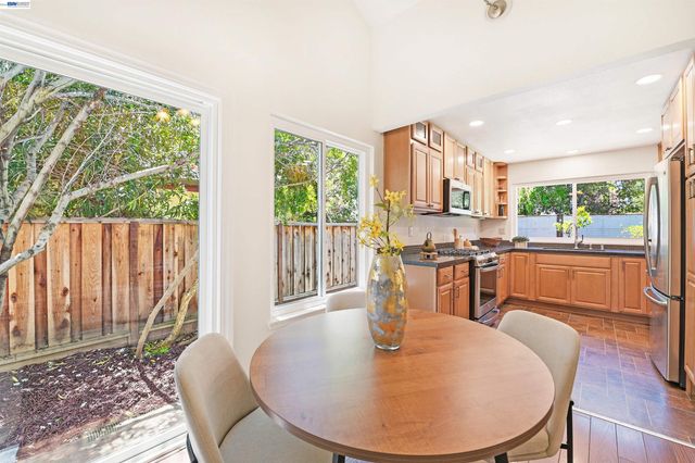 467 Lowell Pl, Fremont, CA 94536