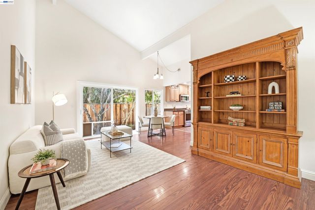 467 Lowell Pl, Fremont, CA 94536