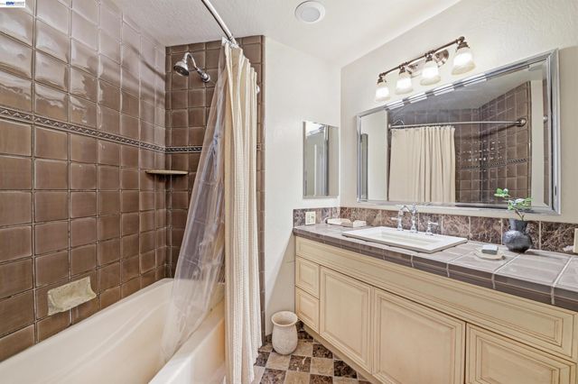 467 Lowell Pl, Fremont, CA 94536