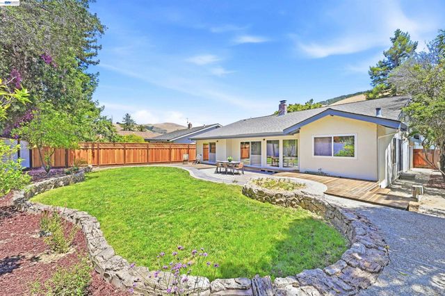 467 Lowell Pl, Fremont, CA 94536