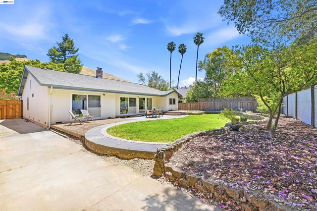 467 Lowell Pl, Fremont, CA 94536