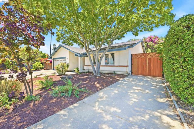 467 Lowell Pl, Fremont, CA 94536
