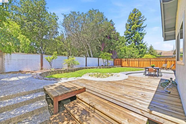 467 Lowell Pl, Fremont, CA 94536