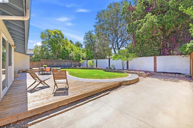 467 Lowell Pl, Fremont, CA 94536
