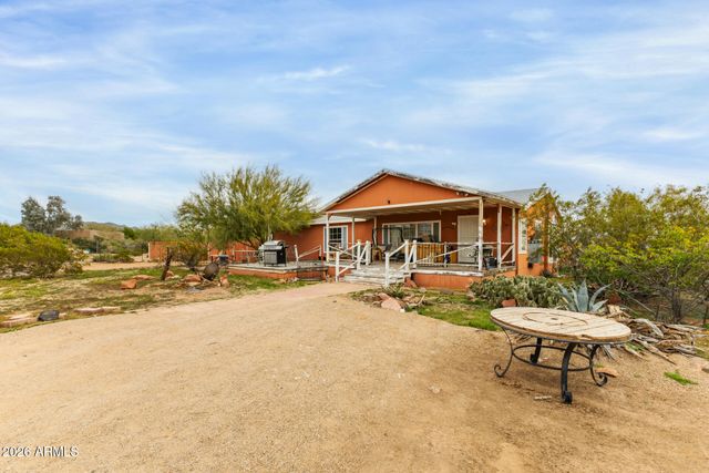 2035 E CARLISE Road, Phoenix, AZ 85086