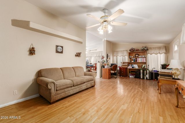 2035 E CARLISE Road, Phoenix, AZ 85086