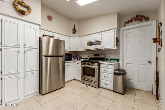 2035 E CARLISE Road, Phoenix, AZ 85086