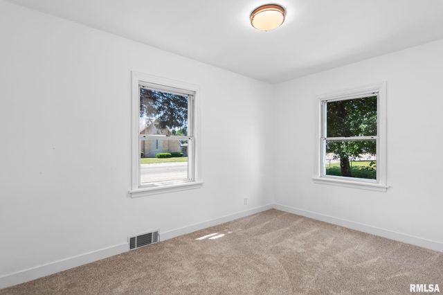 2413 E North Grand Avenue, Springfield, IL 62702