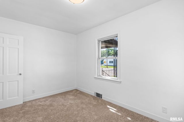 2413 E North Grand Avenue, Springfield, IL 62702