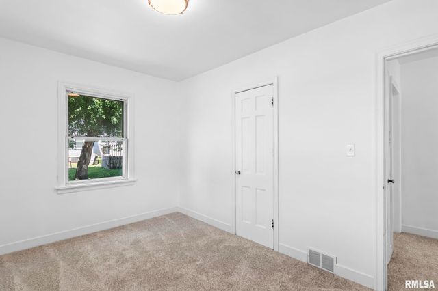 2413 E North Grand Avenue, Springfield, IL 62702
