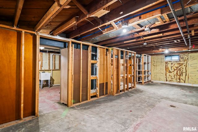 2413 E North Grand Avenue, Springfield, IL 62702