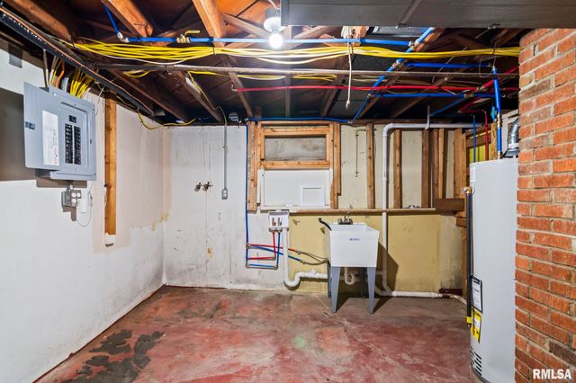 2413 E North Grand Avenue, Springfield, IL 62702