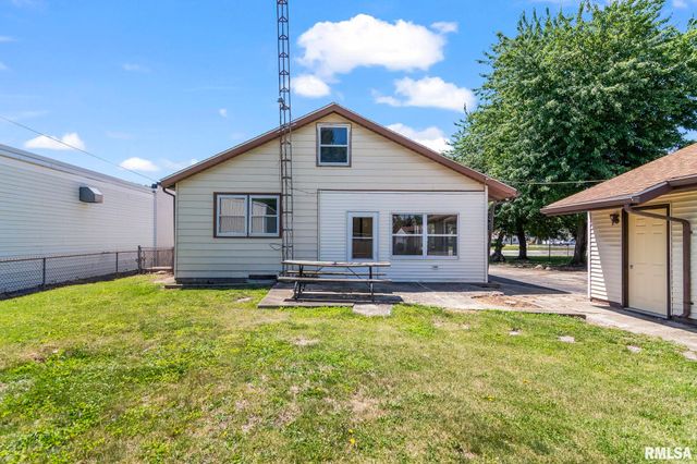 2413 E North Grand Avenue, Springfield, IL 62702