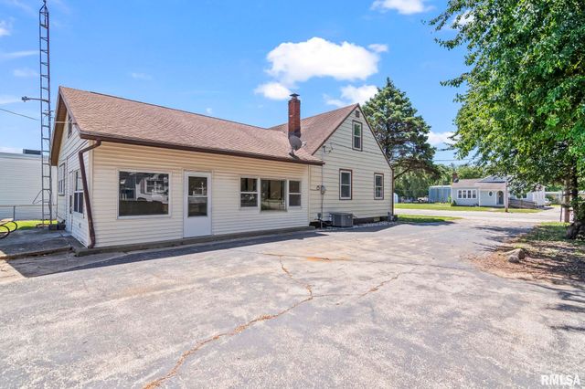2413 E North Grand Avenue, Springfield, IL 62702