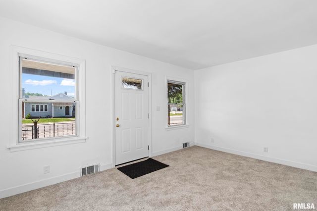 2413 E North Grand Avenue, Springfield, IL 62702