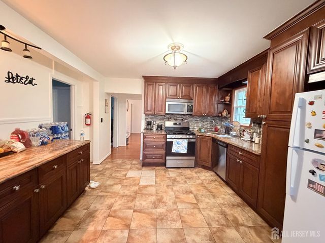 44 East Tappen Street, Port Reading, NJ 07064