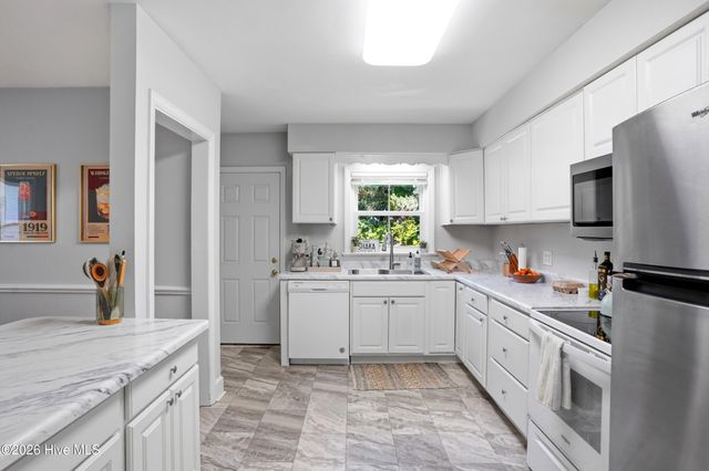 304 Parkway Drive, Wilmington, NC 28409