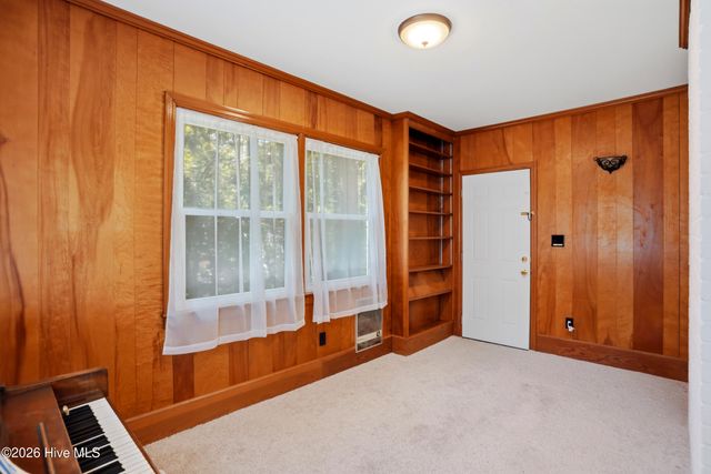304 Parkway Drive, Wilmington, NC 28409