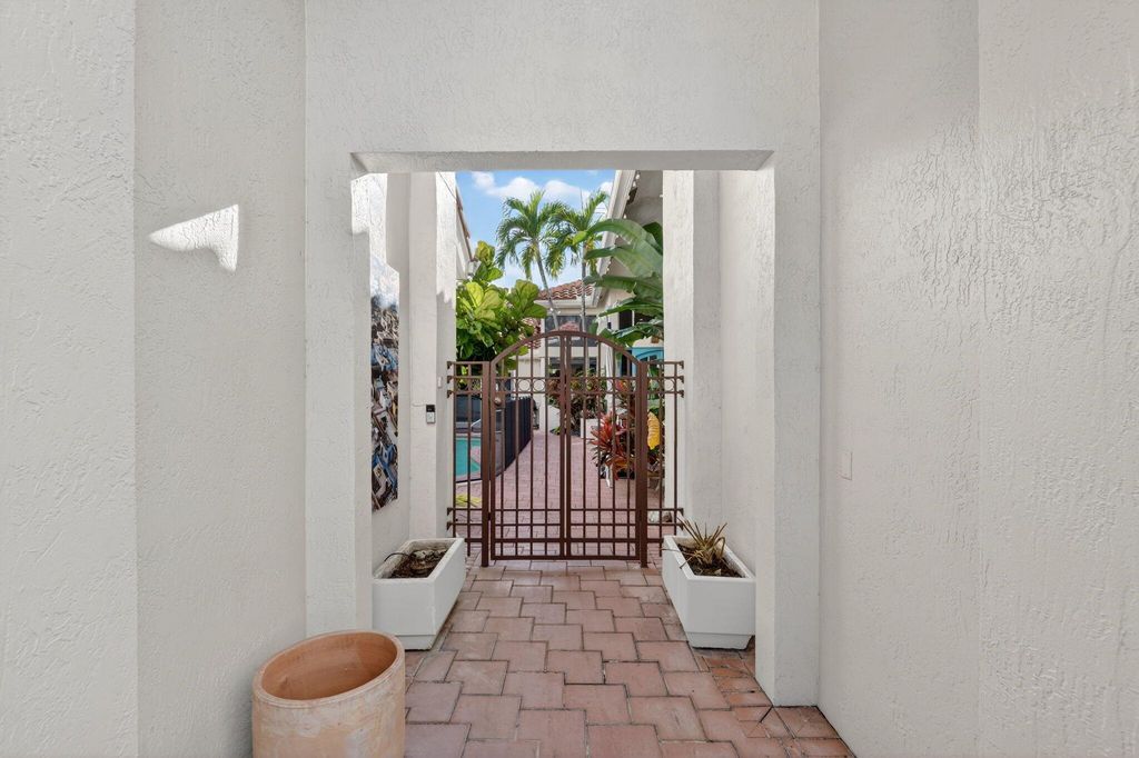 7450 Campo Florido, Boca Raton, FL 33433