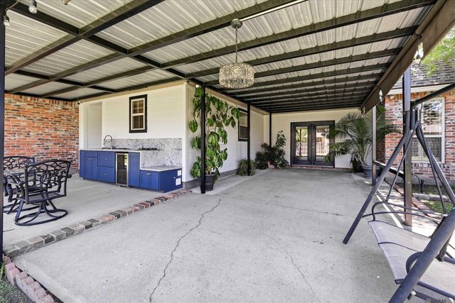2095 High Point Dr, Zachary, LA 70791